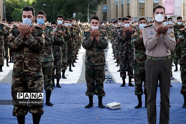 اقامه نماز عید فطر در دانشگاه افسری امام علی (ع)