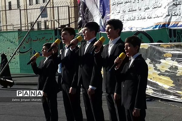 اقامه نماز عید فطر در خاورشهر بارعایت پروتکل و فاصله گذاری