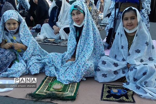 اقامه نماز عید فطر در خاورشهر بارعایت پروتکل و فاصله گذاری