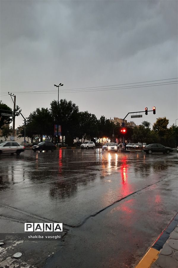 بارش باران بهاری در اصفهان