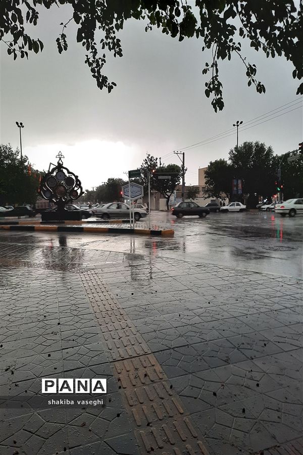 بارش باران بهاری در اصفهان
