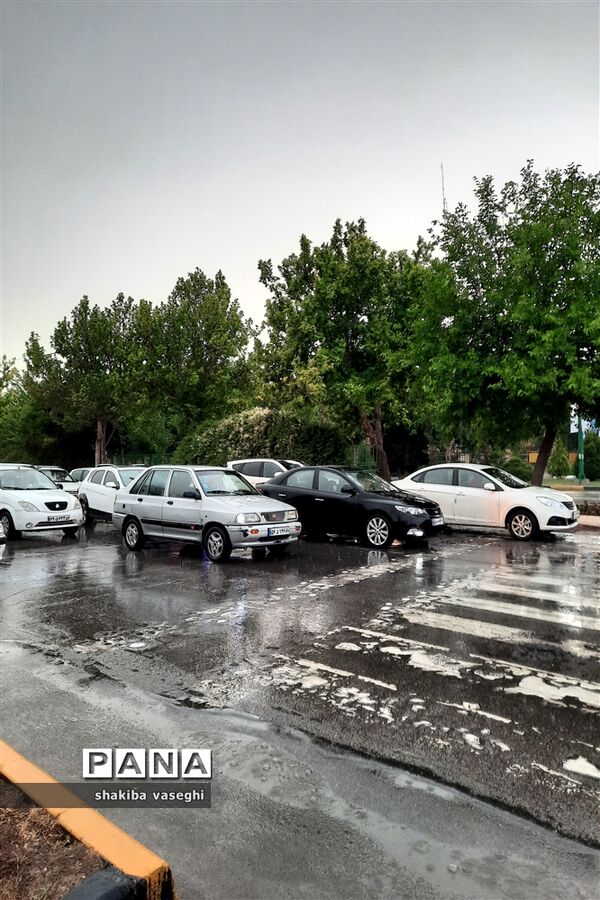 بارش باران بهاری در اصفهان