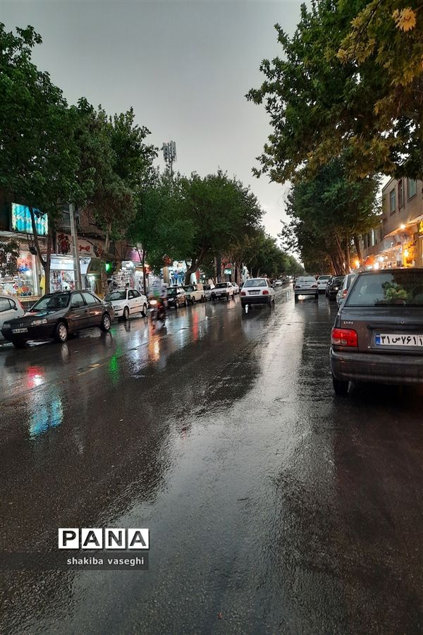 بارش باران بهاری در اصفهان