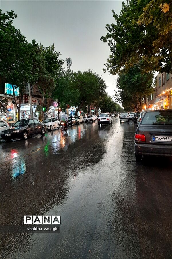 بارش باران بهاری در اصفهان