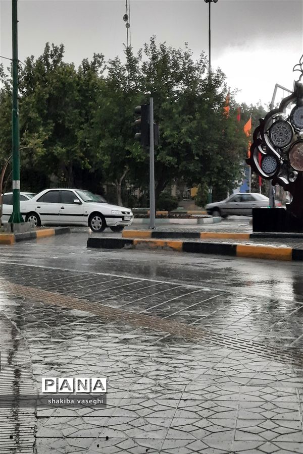 بارش باران بهاری در اصفهان