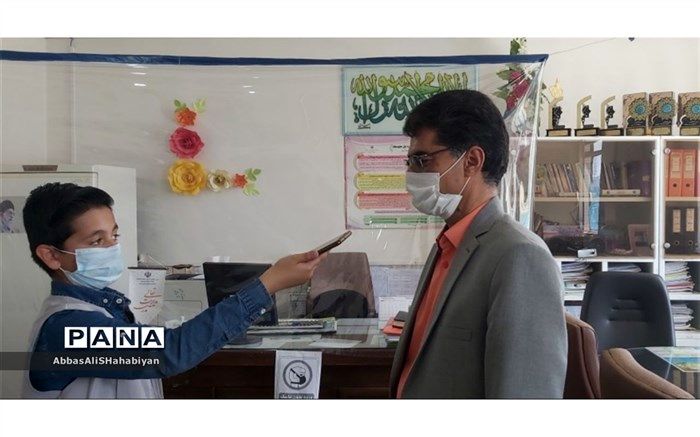 معلمان باید مسئله حذف شدن برخی مطالب کتاب را جدی بگیرند