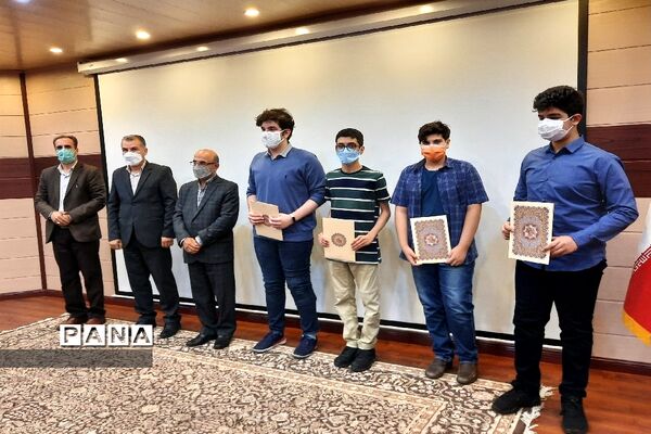تجلیل از دانش‌آموزان برتر جشنواره نوجوان خوارزمی منطقه ۱۳