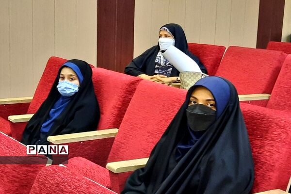 تجلیل از دانش‌آموزان برتر جشنواره نوجوان خوارزمی منطقه ۱۳
