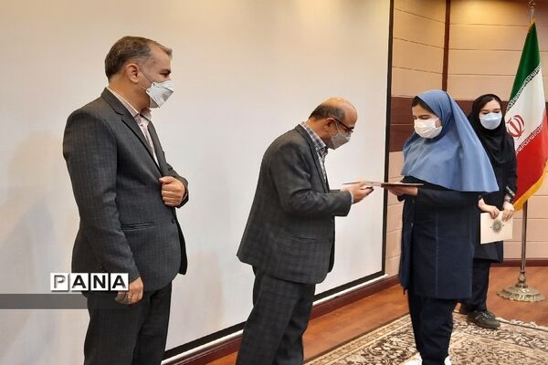 تجلیل از دانش‌آموزان برتر جشنواره نوجوان خوارزمی منطقه ۱۳