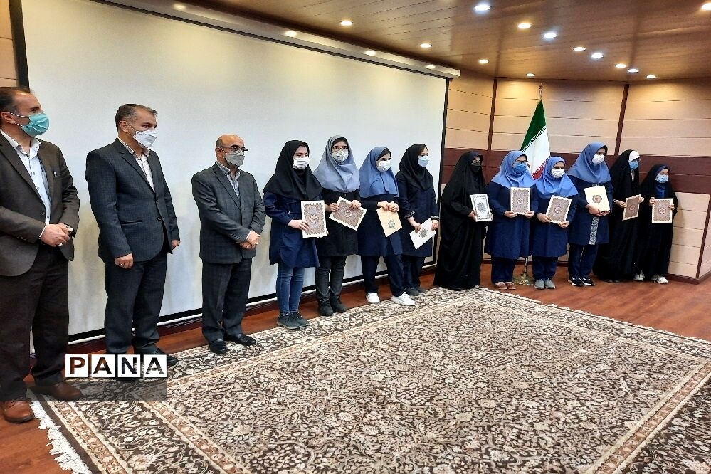 تجلیل از دانش‌آموزان برتر جشنواره نوجوان خوارزمی منطقه ۱۳