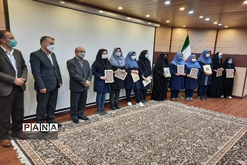 تجلیل از دانش‌آموزان برتر جشنواره نوجوان خوارزمی منطقه ۱۳