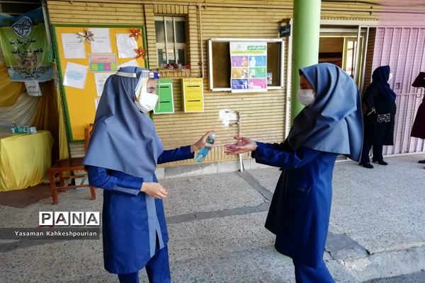 نخستین روز برگزاری امتحانات نهایی پایه نهم در دبیرستان پاینده  اهواز