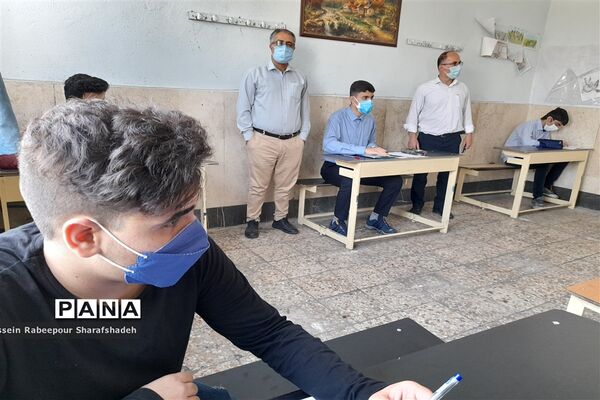 برگزاری امتحانات نهایی سال  1400 دانش آموزان پایه نهم در مدرسه نور منطقه 16