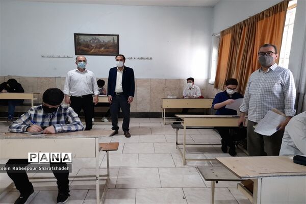 برگزاری امتحانات نهایی سال  1400 دانش آموزان پایه نهم در مدرسه نور منطقه 16