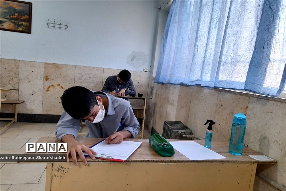 برگزاری امتحانات نهایی سال  1400 دانش آموزان پایه نهم در مدرسه نور منطقه 16