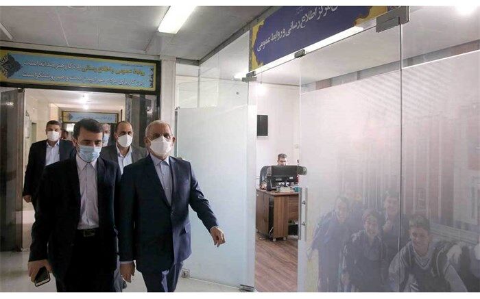 بازدید حاجی میرزایی از مرکز روابط عمومی و تبریک این روز به فعالان حوزه ارتباطات