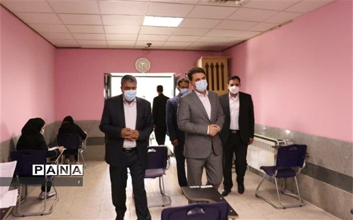 بازدید سرزده استاندار کرمان از حوزه امتحان نهایی در شهر کرمان