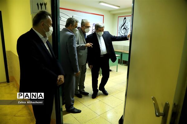 بازدید رئیس سازمان آموزش و پرورش استثنایی از حوزه امتحانی مجتمع نابینایان شهید محبی