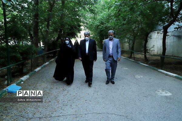 بازدید رئیس سازمان آموزش و پرورش استثنایی از حوزه امتحانی مجتمع نابینایان شهید محبی