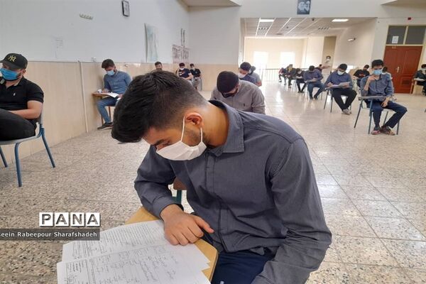 بازدید مدیر آموزش و پرورش منطقه 16 از حوزه امتحانات نهایی 1400منطقه