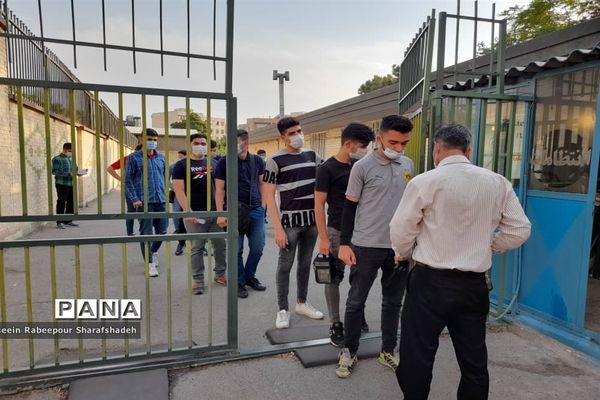 بازدید مدیر آموزش و پرورش منطقه 16 از حوزه امتحانات نهایی 1400منطقه