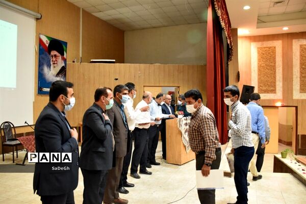 مراسم تقدیر از مدیران و مدیر آموزگاران مقطع ابتدایی شهرستان جهرم