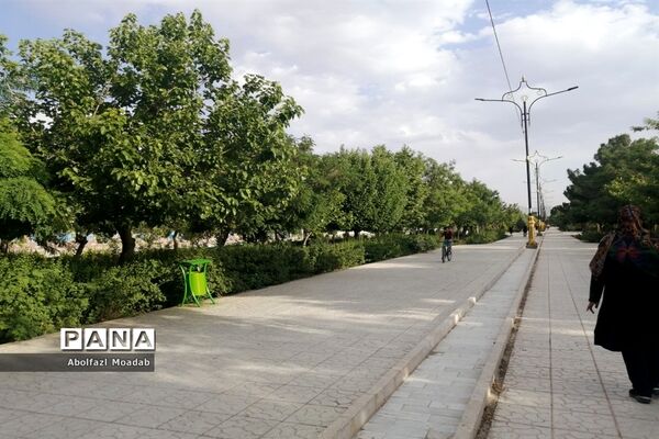 خلوت شدن بلوار سید مرتضی  کاشمر در  اوضاع کرونا