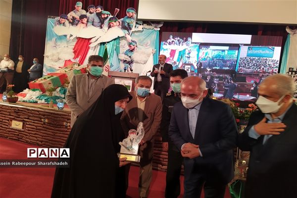 حضور وزیر آموزش و  پرورش و معاون رئیس جمهور در چهارمین کنگره معلمان و بیش از 1100 دانش آموز شهید در منطقه 16 تهران