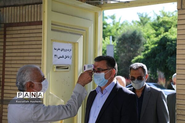 بازدید مدیرکل آموزش و پرورش خراسان رضوی از حوزه های امتحان نهایی آموزش و پرورش ناحیه ۲ مشهد