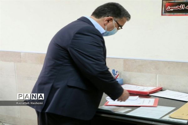بازدید مدیرکل آموزش و پرورش خراسان رضوی از حوزه های امتحان نهایی آموزش و پرورش ناحیه ۲ مشهد