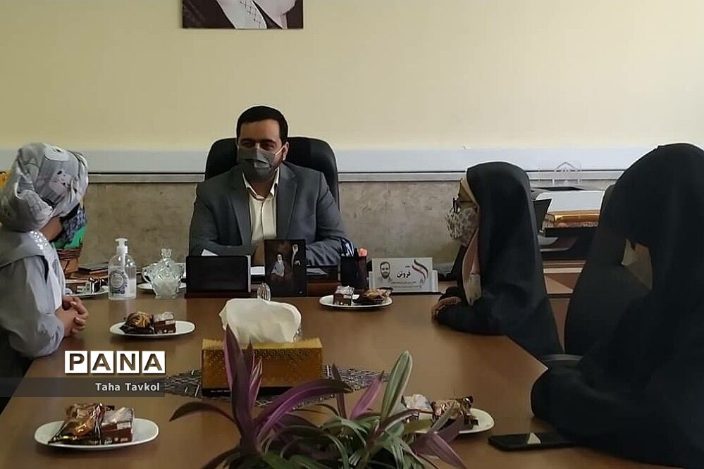 مراسم تقدیر از دانش‌آموزان برتر کتابخوانی در شهرستان پردیس