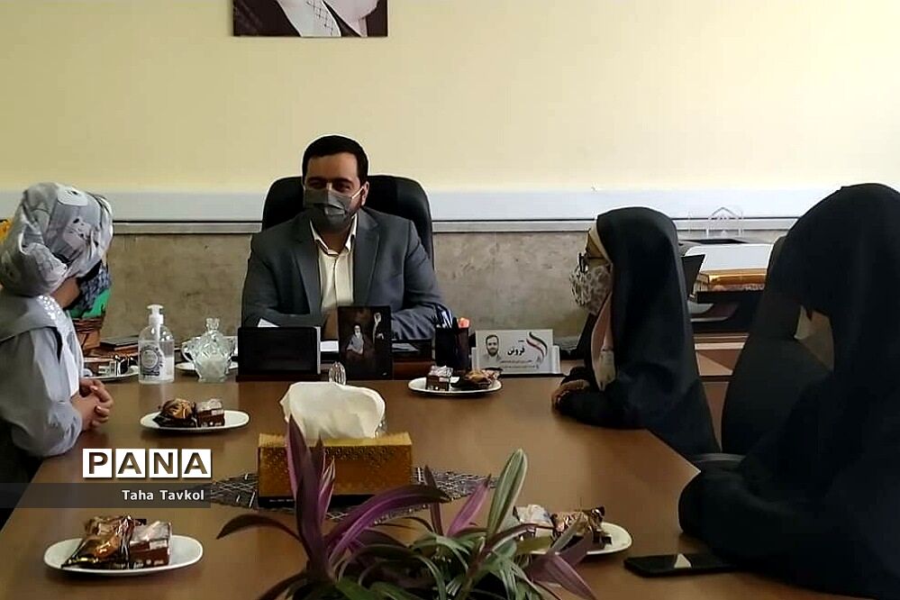 مراسم تقدیر از دانش‌آموزان برتر کتابخوانی در شهرستان پردیس