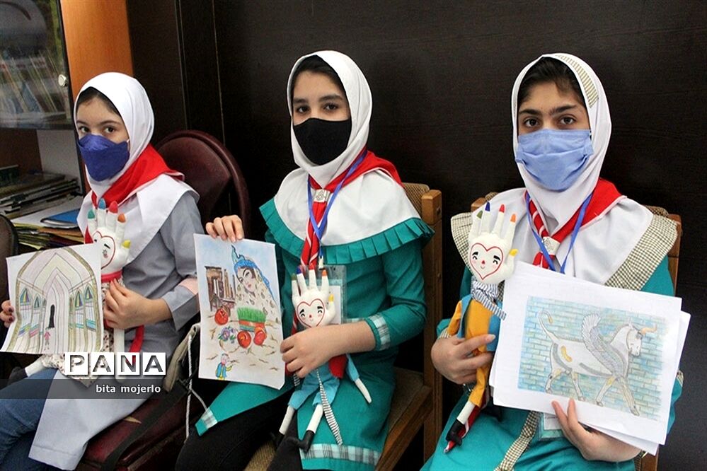 دیدار اعضای انجمن دانش آموزی میراث فرهنگی با رئیس اداره میراث فرهنگی شهرستان گلوگاه