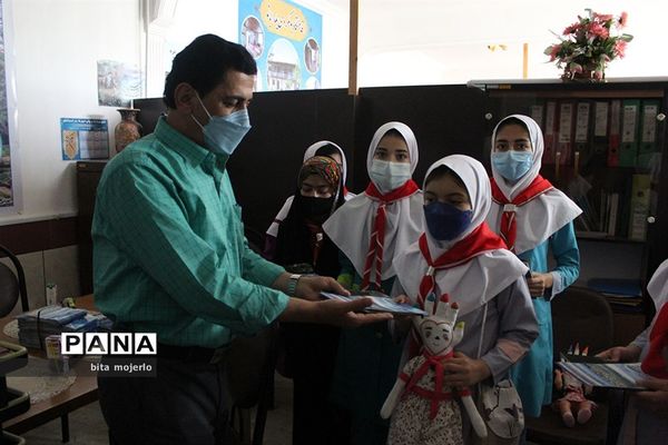 دیدار اعضای انجمن دانش آموزی میراث فرهنگی با رئیس اداره میراث فرهنگی شهرستان گلوگاه