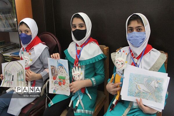 دیدار اعضای انجمن دانش آموزی میراث فرهنگی با رئیس اداره میراث فرهنگی شهرستان گلوگاه