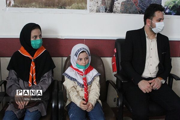 دیدار اعضای انجمن دانش آموزی میراث فرهنگی با رئیس اداره میراث فرهنگی شهرستان گلوگاه