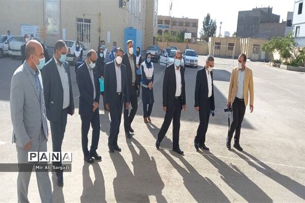 بازدید مدیرکل آموزش و پرورش و معاون دانشگاه علوم پزشکی زاهدان از حوزه‌های امتحانی