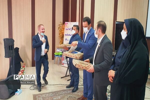 تجلیل از معلمان نمونه آموزش و پرورش ناحیه یک بهارستان