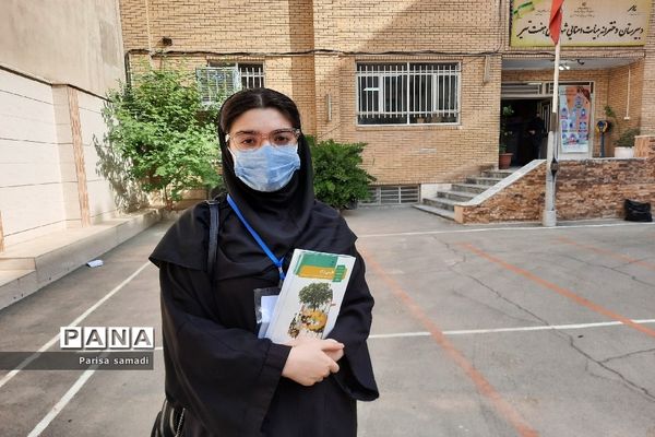 بازدید کارشناس بهداشت منطقه ۱۳ از حوزه‌های امتحانات نهایی