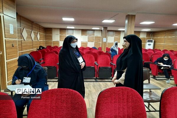بازدید کارشناس بهداشت منطقه ۱۳ از حوزه‌های امتحانات نهایی