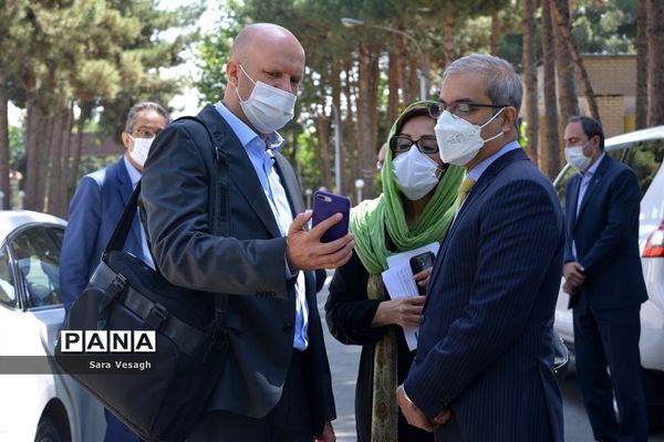 نشست مشترک آموزش و پرورش، وزارت کشور و مدیرکل منطقه‌ای آسیا و اقیانوسیه کمیساریای عالی سازمان ملل متحد