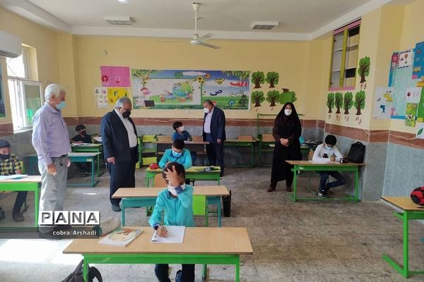 بازدید مدیر آموزش و پرورش شهرستان بوشهر از حوزه امتحانات نهایی