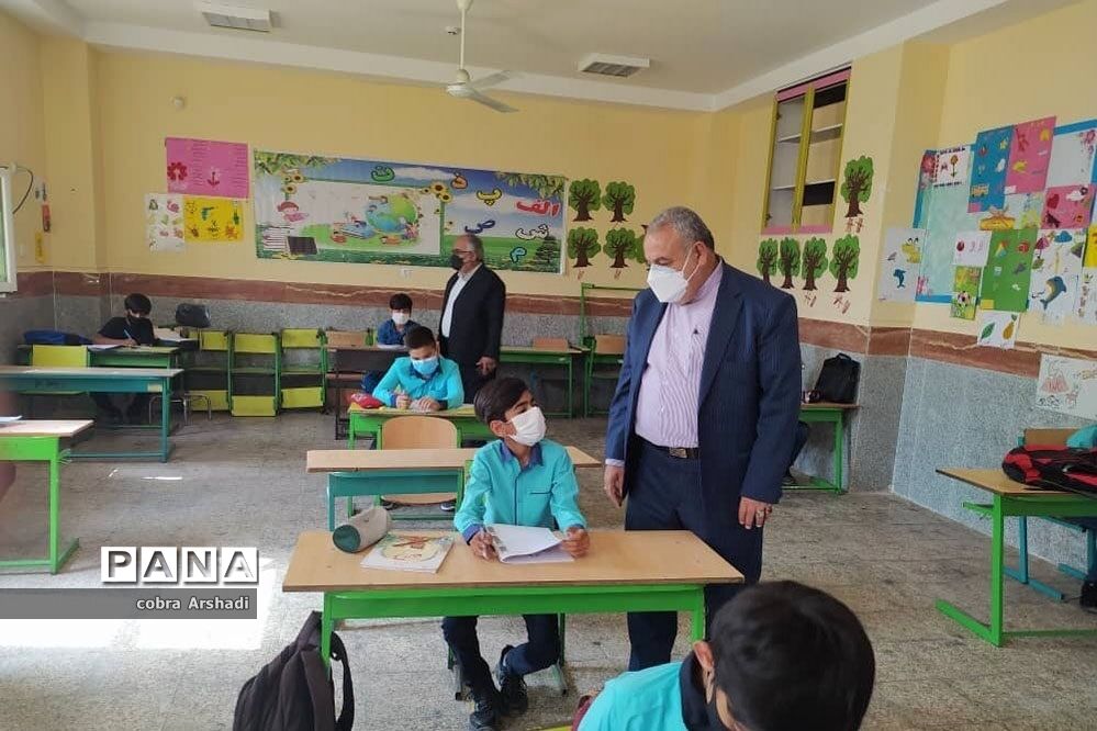 بازدید مدیر آموزش و پرورش شهرستان بوشهر از حوزه امتحانات نهایی