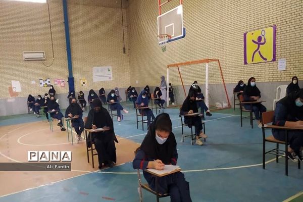 بازدید مدیر آموزش و پرورش شهرستان بوشهر از حوزه امتحانات نهایی