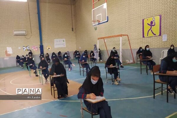 بازدید مدیر آموزش و پرورش شهرستان بوشهر از حوزه امتحانات نهایی