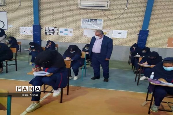 بازدید مدیر آموزش و پرورش شهرستان بوشهر از حوزه امتحانات نهایی