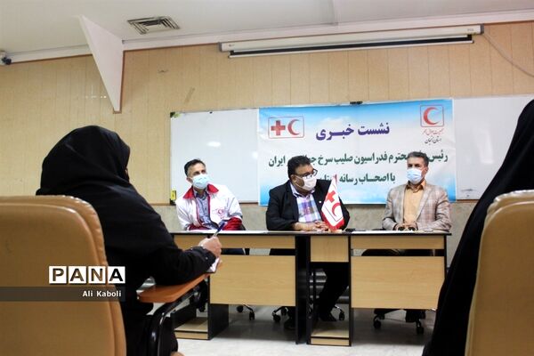 نشست اعضای شورای مدیران هلال احمر با رئیس دفتر فدراسیون صلیب سرخ  جهانی  در ایران