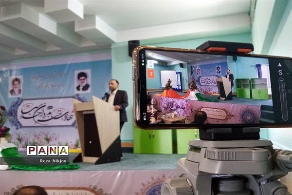 تقدیر از برگزیدگان کشوری آموزش متوسطه در ناحیه یک بهارستان