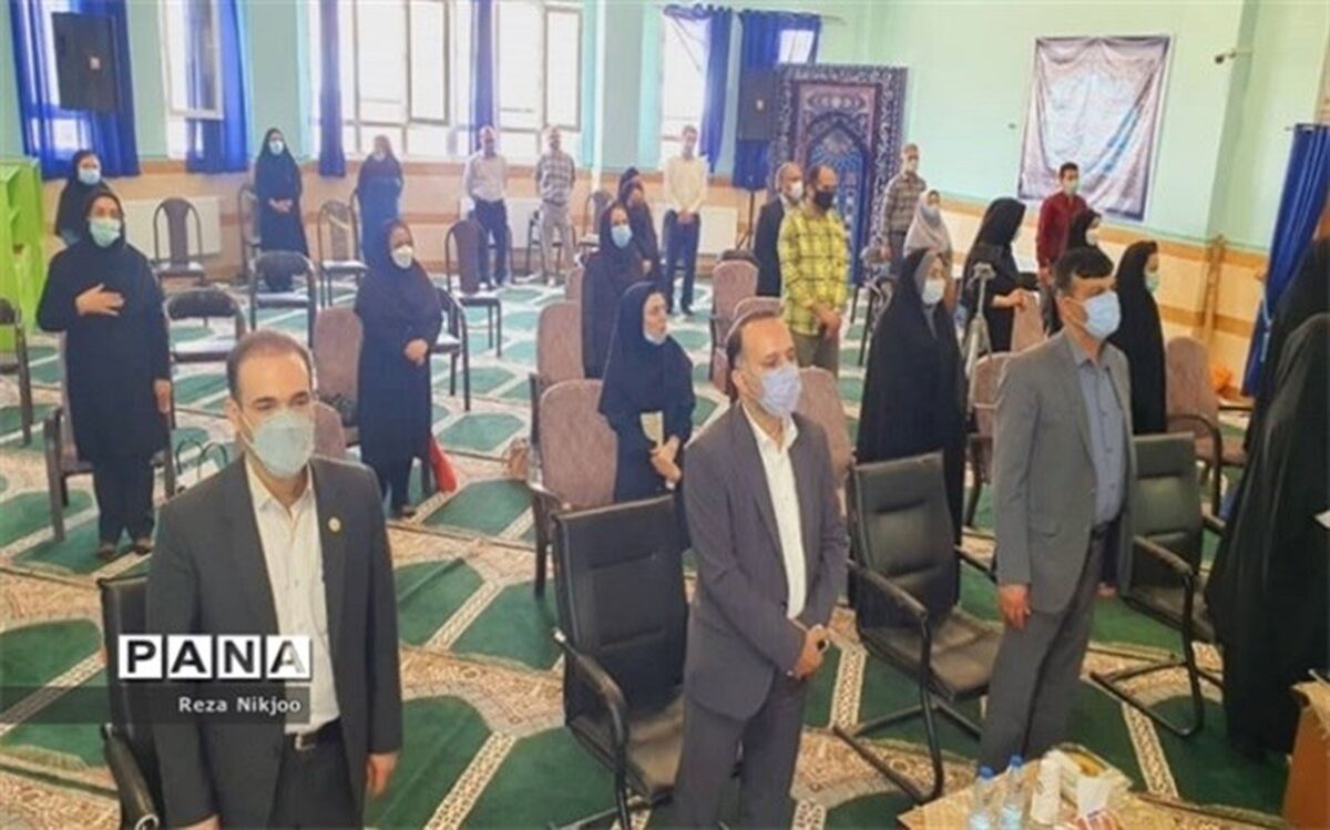 تقدیر از برگزیدگان کشوری آموزش متوسطه در آموزش و پرورش ناحیه یک بهارستان