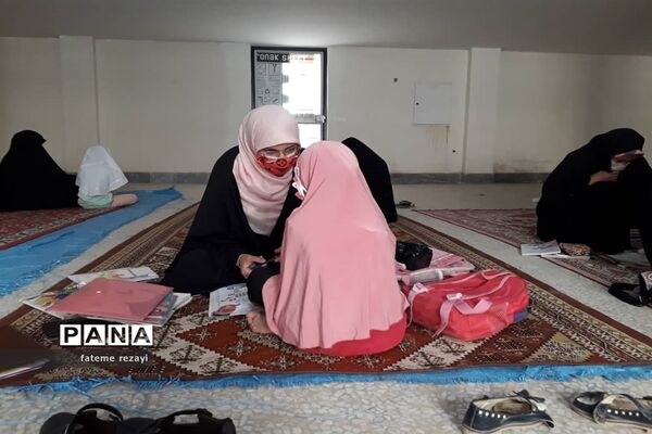 تدریس به  فرزندان شهدای تیپ فاطمیون توسط گروه جهادی سردار سلیمانی و شهید خیزاب